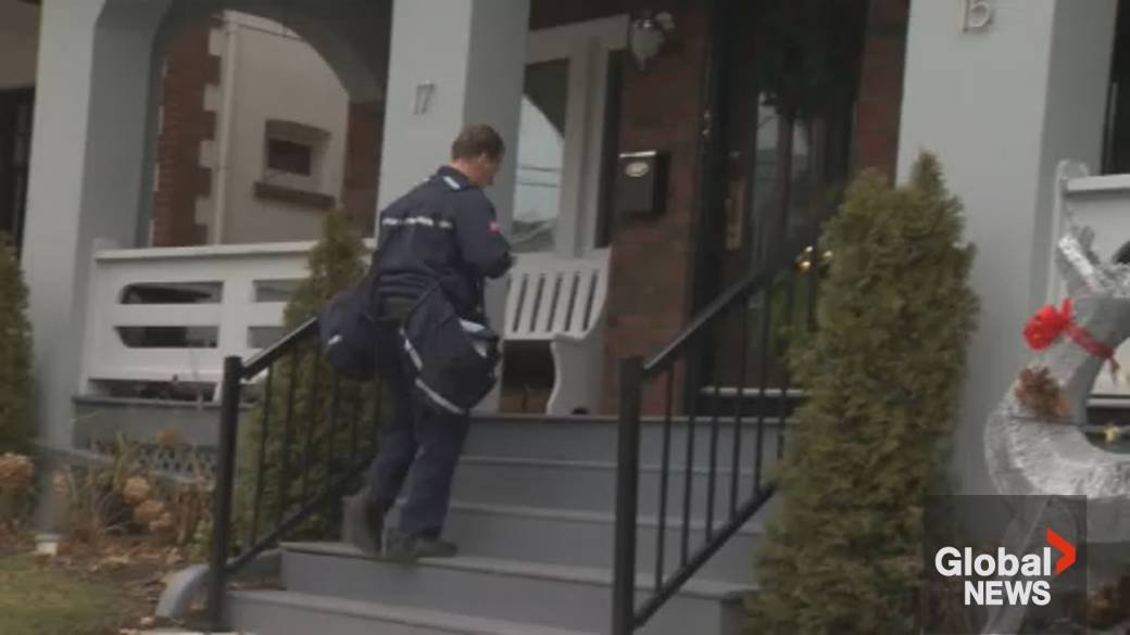 Click to play video: 'Canada Post should stop daily delivery for individuals, commission finds'
