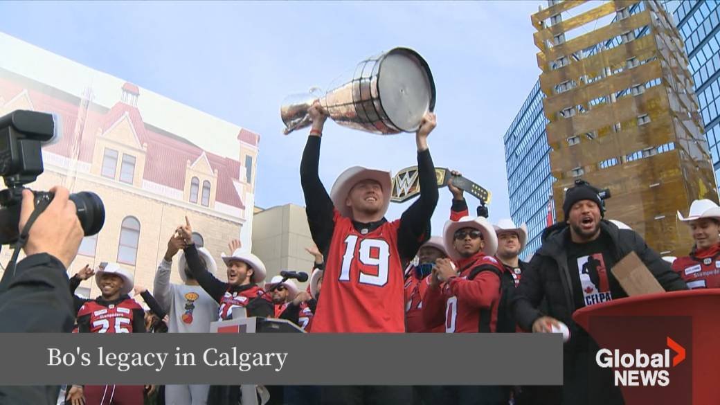 Click to play video: 'Bo Levi Mitchell officially signs with Hamilton'