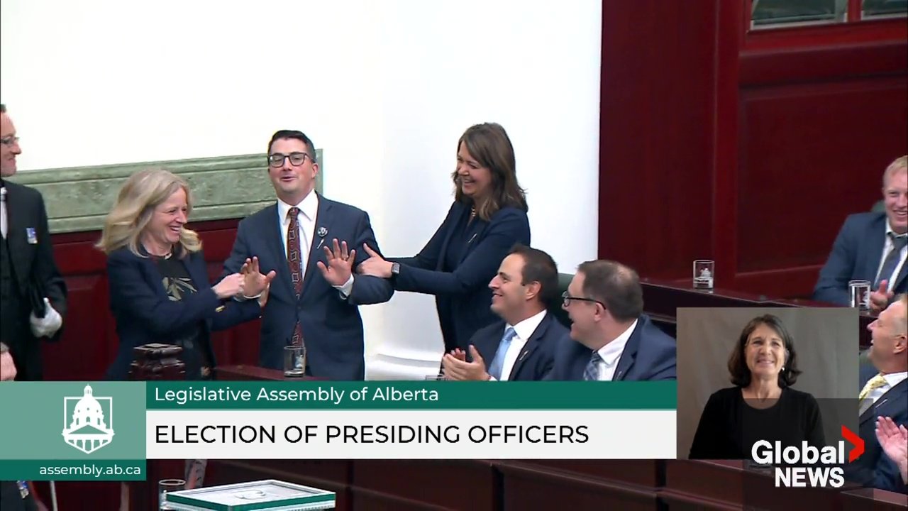 Click to play video: 'New Alberta MLAs gather for one-day session, Nathan Cooper returns as Speaker'
