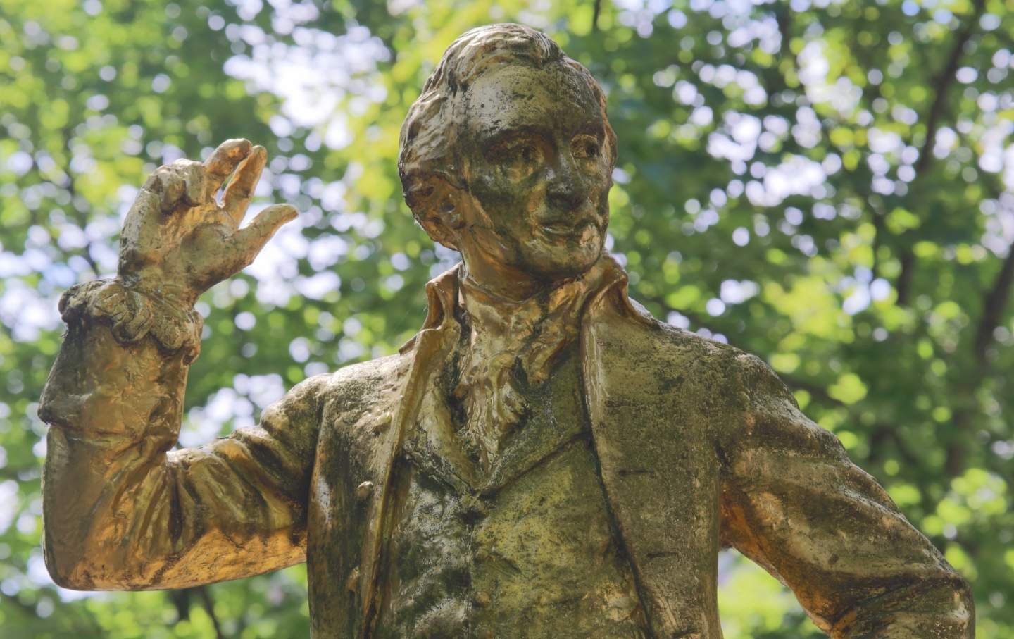 A statue of Thomas Paine in Paris.