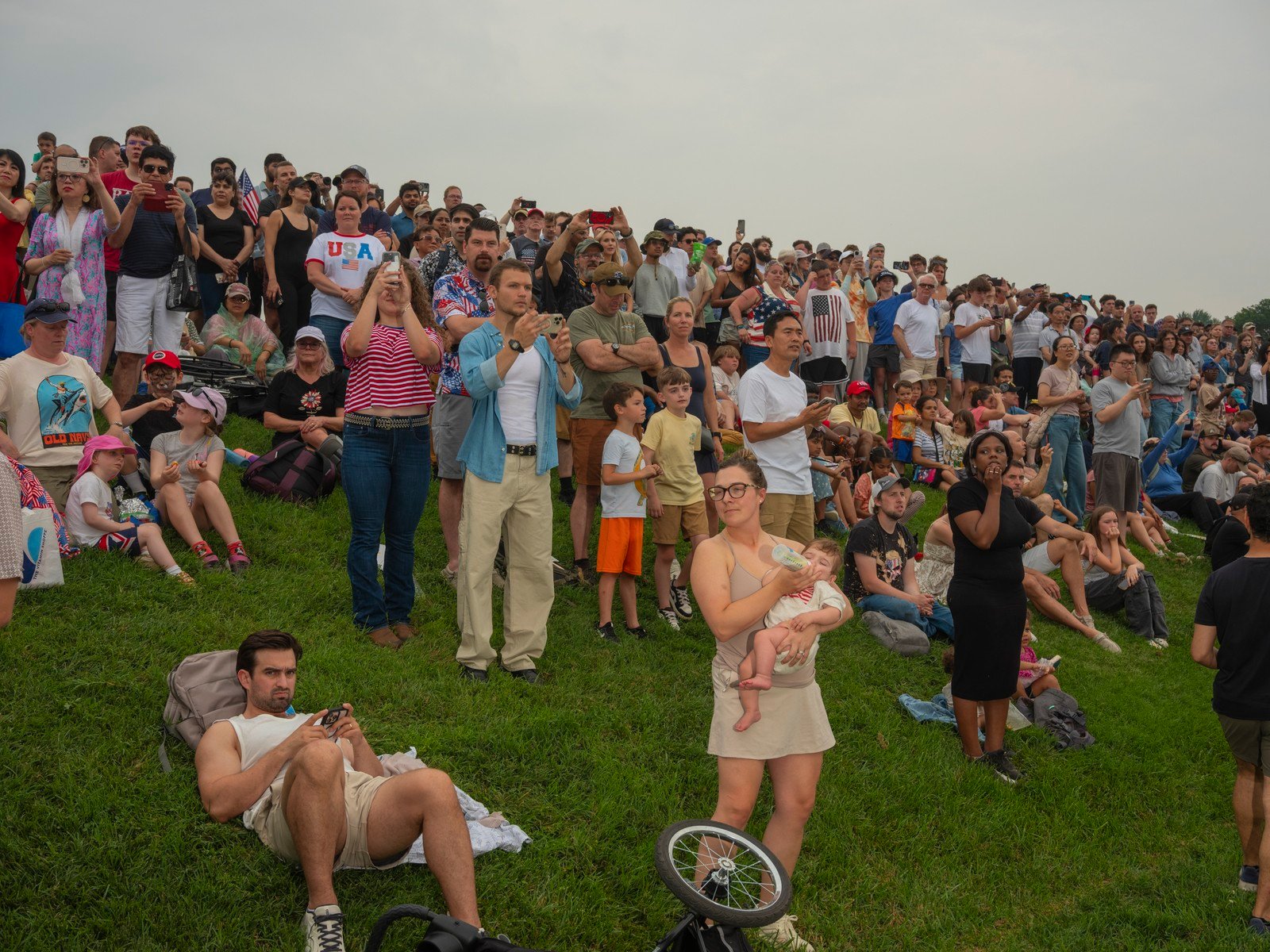 Picture of onlookers along the parade route