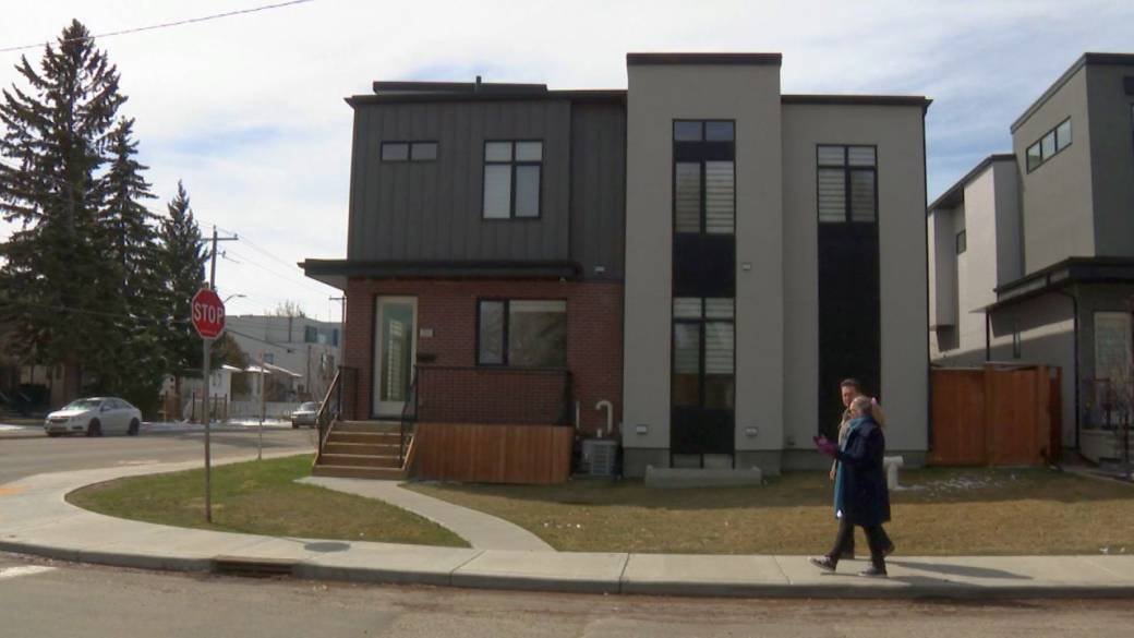 Click to play video: 'Calgary’s city-wide rezoning proposal: what does RC-G look like?'