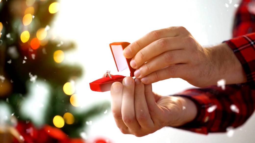 Click to play video: 'Tips for a perfect holiday marriage proposal'