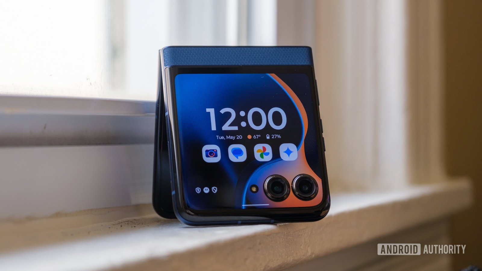 Motorola Razr 2025 cover screen