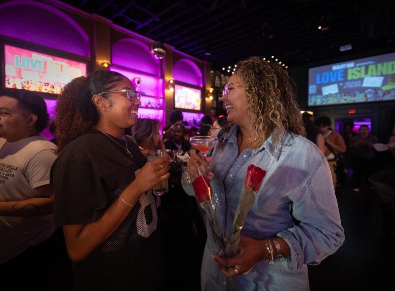 3.) Maya Suarez, left, and Reanna Davidson enjoy drinks and roses courtesy of Reality Bar.