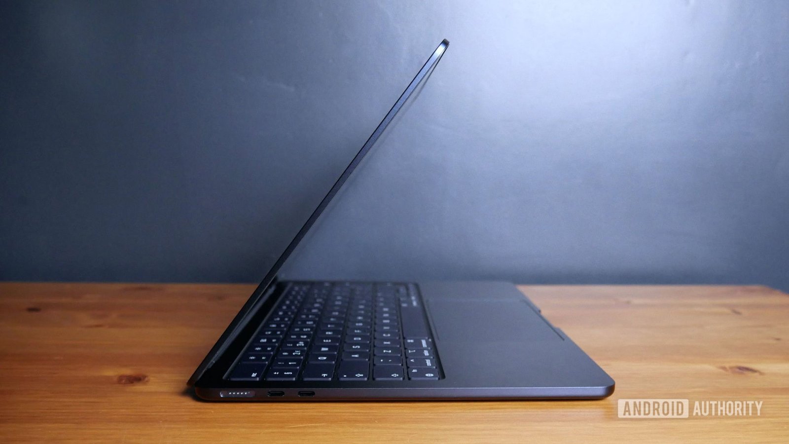 apple macbook air m2 side