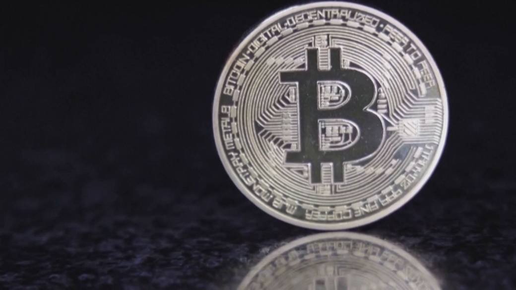 Click to play video: 'Business Matters: Young adults and low-income households more likely to report financial stress'