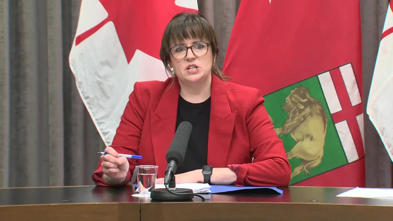 Click to play video: 'Manitoba wildfire update: 118 active fires currently burning in the province'