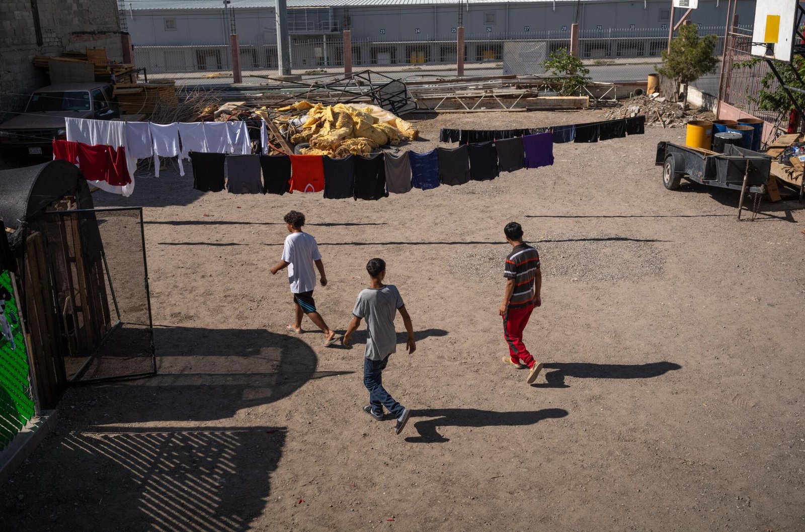 Migrants walk in the yard at Albergue Vida