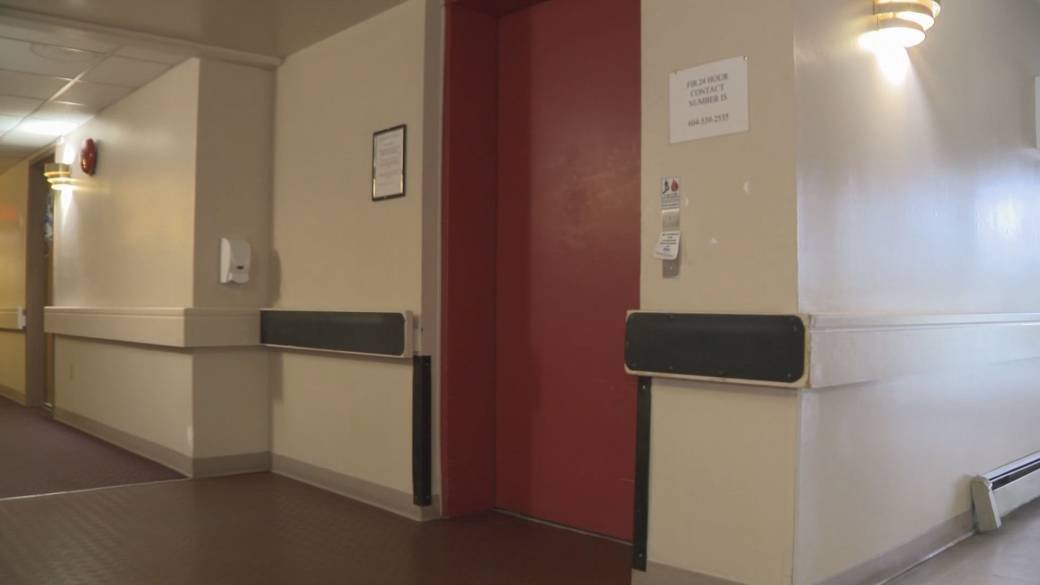 Click to play video: 'Langley elevator still broken in building for seniors'