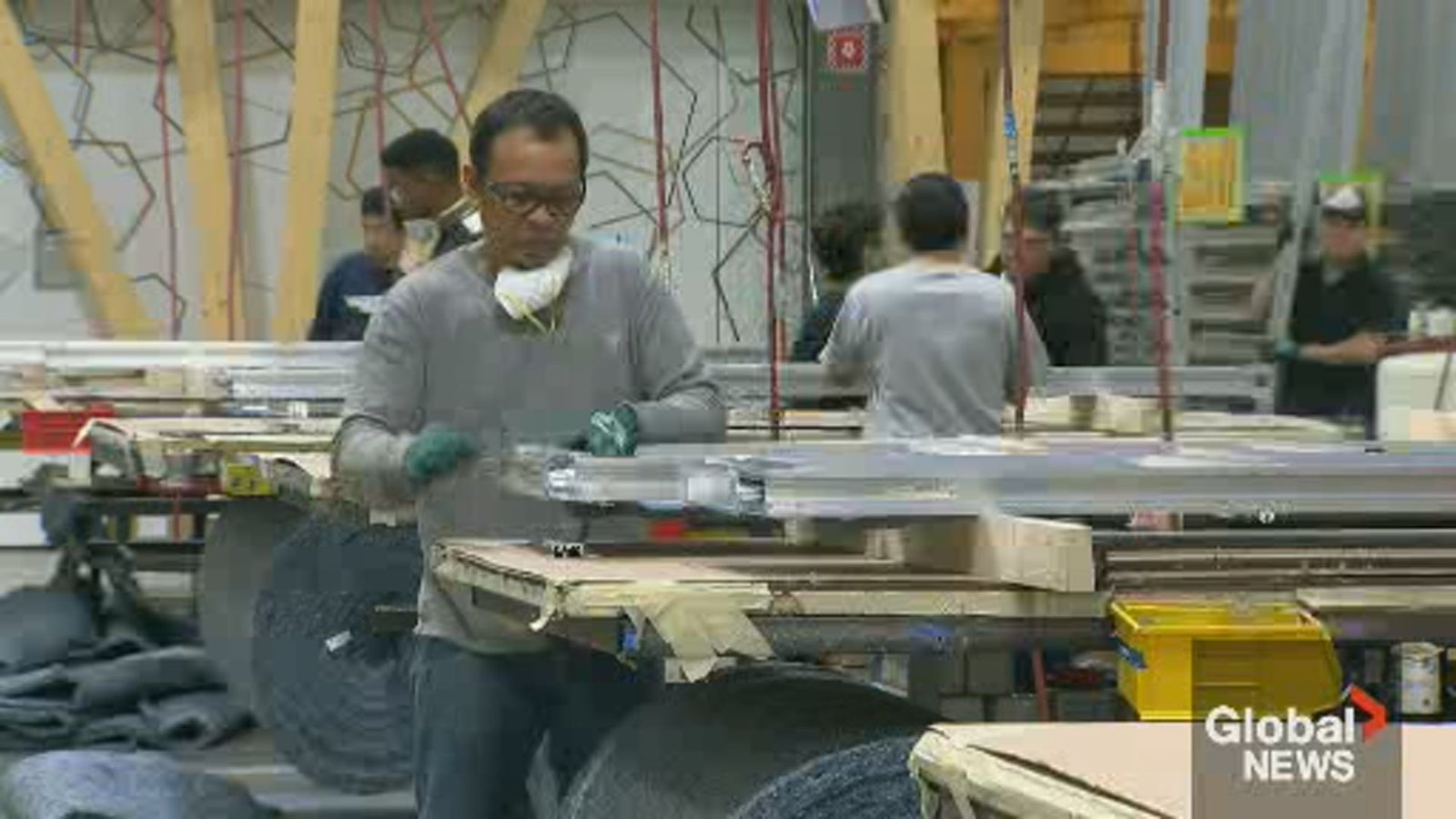 Click to play video: 'Canada’s jobless rate ticks up as Trump’s tariffs cause cracks in labour market'