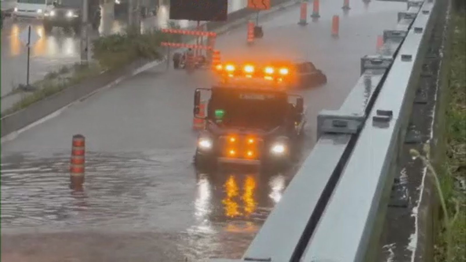 Click to play video: 'Extreme weather leads to wildfires, evacuations, floods across Canada'