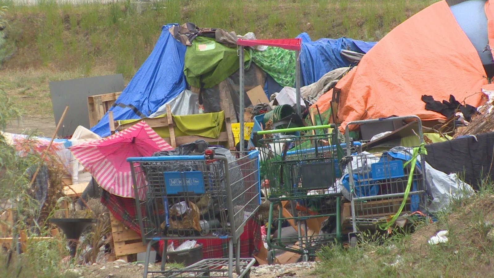 Click to play video: 'Penticton homeless encampment feud'